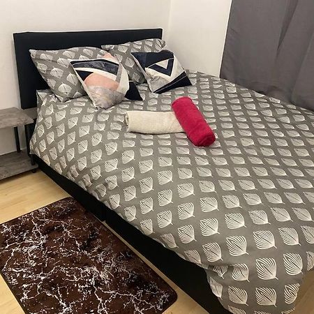 2 Bedroom Flat Camberwell Grove Londra Esterno foto