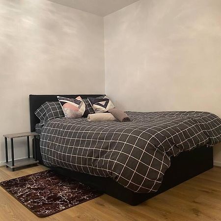2 Bedroom Flat Camberwell Grove Londra Esterno foto