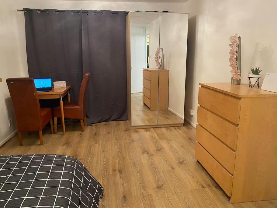 2 Bedroom Flat Camberwell Grove Londra Esterno foto