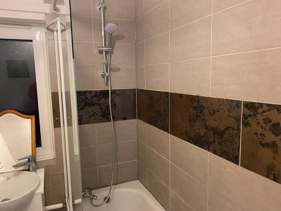 2 Bedroom Flat Camberwell Grove Londra Esterno foto