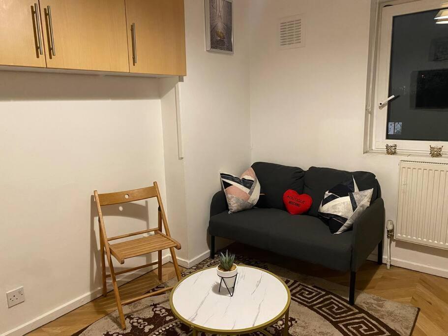 2 Bedroom Flat Camberwell Grove Londra Esterno foto
