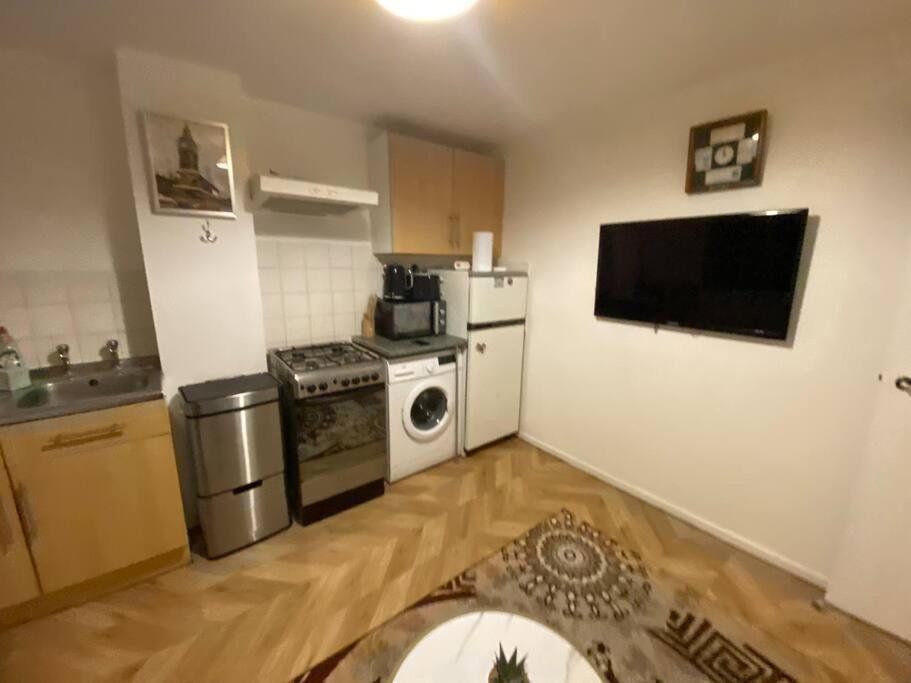 2 Bedroom Flat Camberwell Grove Londra Esterno foto