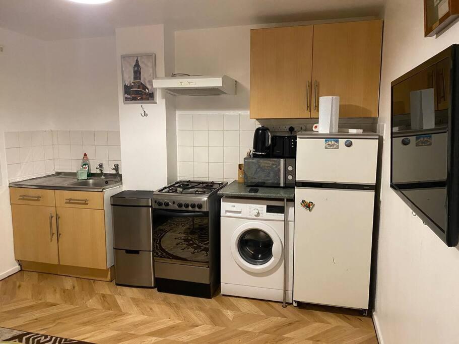 2 Bedroom Flat Camberwell Grove Londra Esterno foto
