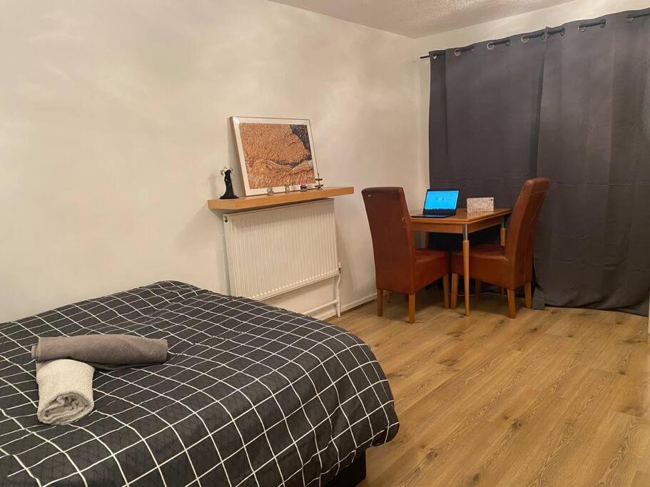 2 Bedroom Flat Camberwell Grove Londra Esterno foto
